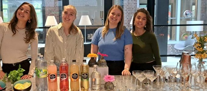 Students of the Taste Lab sustainable cocktail experience
